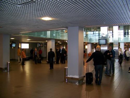 Flughafen Riga RIX (100_1133.JPG) wird geladen. Eindrucksvolle Fotos aus Lettland erwarten Sie.